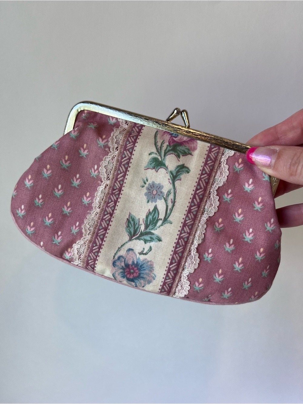 Vintage Pink Floral Coin Purse Kisslock Grandmacore Cottagecore